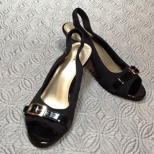 Bandolino Foster, black with faux patent leather